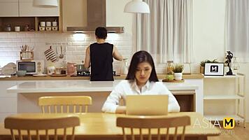 Young boyfriend licks her to orgasm