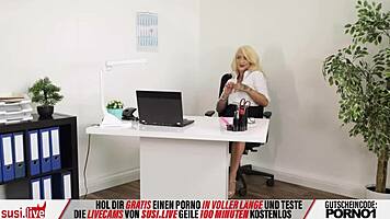 wenn das ihr chef wüsste blonde sexbombe zeigt ihre heißen moves