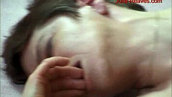 Баба с малки 18+ цици поема голям кур в путката за първи оргазъм от години