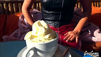 Lylou adore quand on lui défonce sa petite 18+ chatte