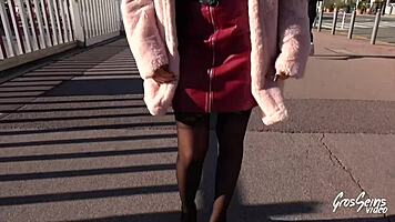 Lylou adore quand on lui défonce sa petite 18+ chatte