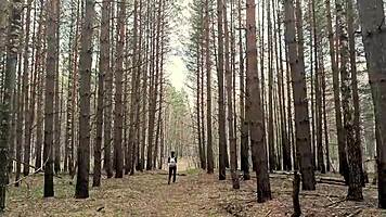 نيك طيز سريع علني ينفجر بجانب البحيرة الهادئة