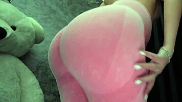 Damn! Fitness Girl Angelya G Changes into Sexy Outfit for Big Ass Worship!