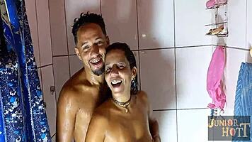 Junior Hott Entra No Banheiro E L� Estar A Safada Da Sua Madrasta Danny Hot E A Safada Ta�a A Buceta Na Minha Cara