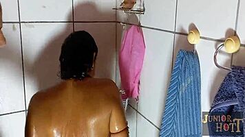 Junior Hott Entra No Banheiro E L� Estar A Safada Da Sua Madrasta Danny Hot E A Safada Ta�a A Buceta Na Minha Cara