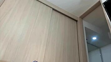 לטינה שדנית, רוצה לראות אותי מגרה את הכוס הרטובה?