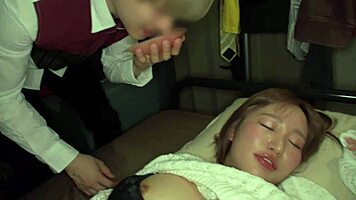 【個人撮影】植え込みに頭をいれていたデカパイの美女　意外に良い　高画質フル動画はurlをコピペで https is gd tcukhm ジャンル： 巨乳