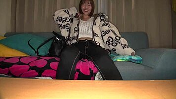 【個人撮影】植え込みに頭をいれていたデカパイの美女　意外に良い　高画質フル動画はurlをコピペで https is gd tcukhm ジャンル： 巨乳