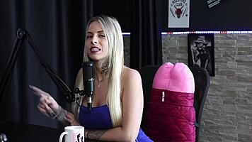 Нимфоманка копнее за яко групово чукане