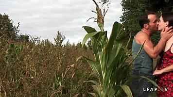 jeune petite brunette gets assfucked in nature