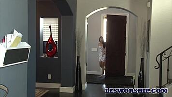 Latina Teen Evelyn Rosa Tastes Stepmom's Shaved Hairless Pussy in Lesbian Scissoring Squirting Session