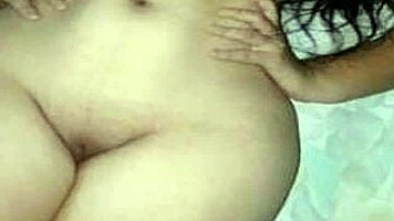 La puta Vero, my girlfriend's friend, texts me secretly