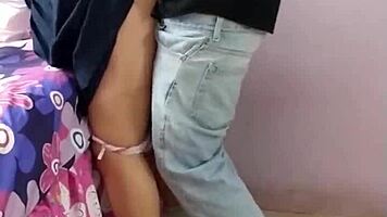 video casero profesor coge a morena despues de clases, recibe mamada y garganta profunda.