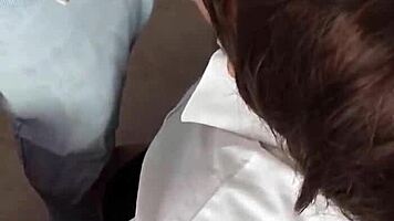 video casero profesor coge a morena despues de clases, recibe mamada y garganta profunda.