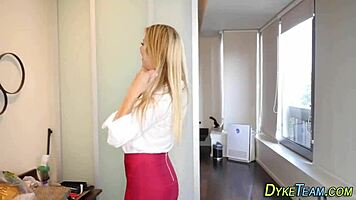 teen les domina fucks