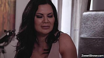 Jasmine Jae Seduces Stepson Obsessed With Big Tits For Indulging Afternoon Sex 😏