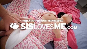 Horny Chick Hollie Mack Getting Banged By Large Massive Dick