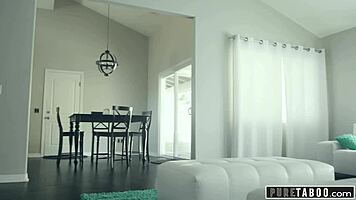 Hausfrau im Check-up hart durchgefickt!