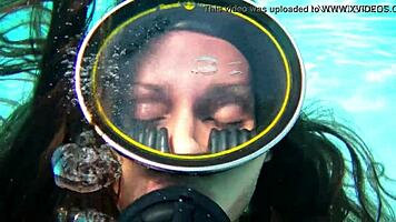 I use purple dildo underwater, it's so fun!