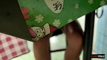 Katty West flashes bare pussy at Asian cafe during lunch