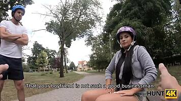 Hunt4k 顺从男拿钱让女友跟猎人狂野做爱