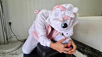 Unicorn milf rides sybian sexmachine to near blackout! Wow!