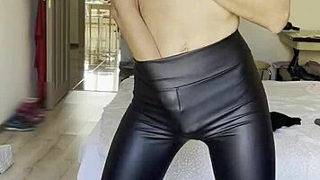 Hey, watch me, solo girl in tight latex pants fingering on cam!