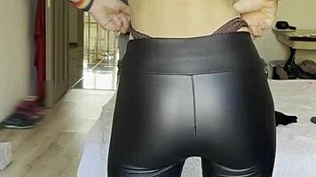 Hey, watch me, solo girl in tight latex pants fingering on cam!