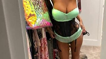 Willow Lanskys Topless Food Reviews Lesters Fixins Bacon Soda