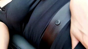 Housewife pays Uber driver with blowjob in car