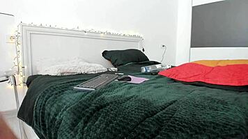 Hey, this hot teen BBW is trying anal for the first time on webcam! 😍