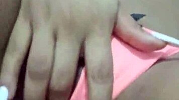 Venezuelan prostitute emigrating to the United States arrived in Miami and is selling her body for food