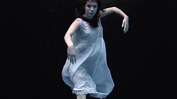 Andrejka SHOWCASES stunning UNDERWATER moves in BIKINI at BEACH pool