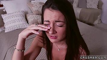Teen Gets Horny Homemade Creampie