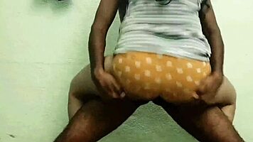 Desi girlfriend riding boyfriend in hotel sex!