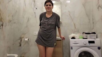 Teen Gets Attention in the Mouth in an Amateur Video, Sorry I Couldn't Make It Sit Still