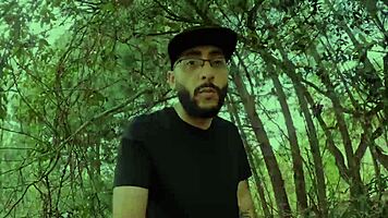 I exercise with friends, we have outdoor threesome