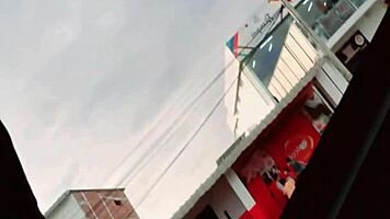 madrastra jovencita cachonda le da mamada de verga a su hijastro en un autobús en público sexo real casero amateur de madrastra e hijastro