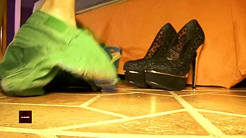 Teen Masturbates in Underwear Competition, Cumming Hard