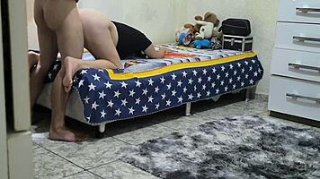 descobri que meu padrasto fodia minha meia-irmã com suas tetas grandes e bunda gorda