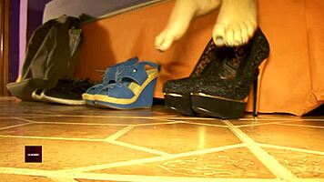 Teen Masturbates in Underwear Competition, Cumming Hard