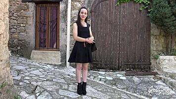 Amandine craves tasting women in outdoor threesome