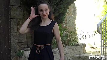 Amandine craves tasting women in outdoor threesome