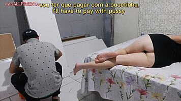 Amadora Seduces Worker and Pays for Service with Hot Blowjob in Shop