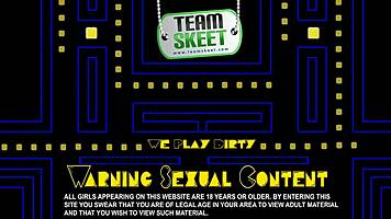 Is babe courtney loxx sucking that rod for cash? Watch her bent over!