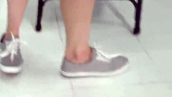 Blonde teen 18+ager sucks big pole like a pro