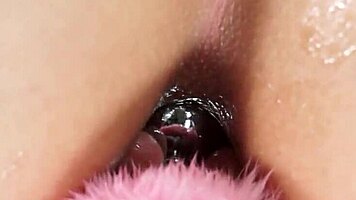 Model struggles with first anal butt plug but finally nails it! 😅