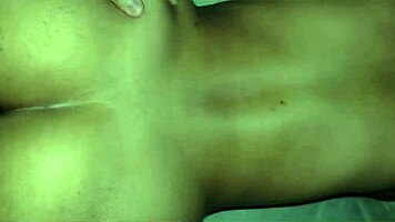 morena le gusta estar desnuda en su habitacion hermanastro cachondo se mete a la habitacion de su hermanastra mientras ella descansa la cojo duro y profundo de perrito