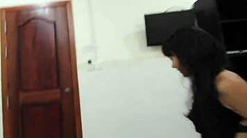 เฮ้ย อยากเห็นสาวเอเชียผอมเย็ดควยใหญ่แบบ cowgirl แบบดุร้ายเหรอ?