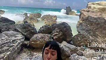 Me la cojo por el culo en la playa! They caught us banging hard!